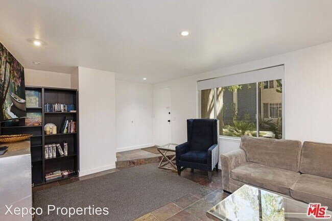 Foto del edificio - 2230 N Indian Canyon Dr