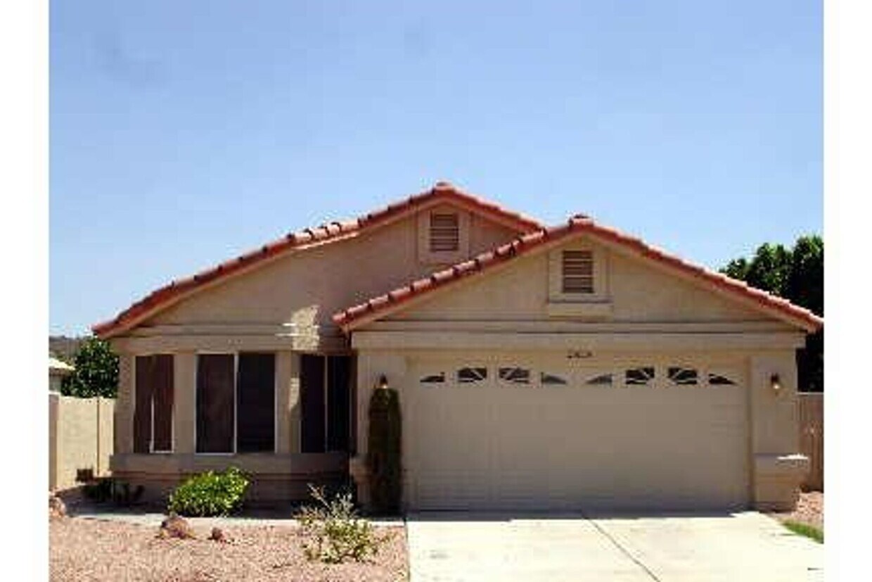 Foto principal - Charming 3 Bed 2 Bath Lakefront home in Gl...