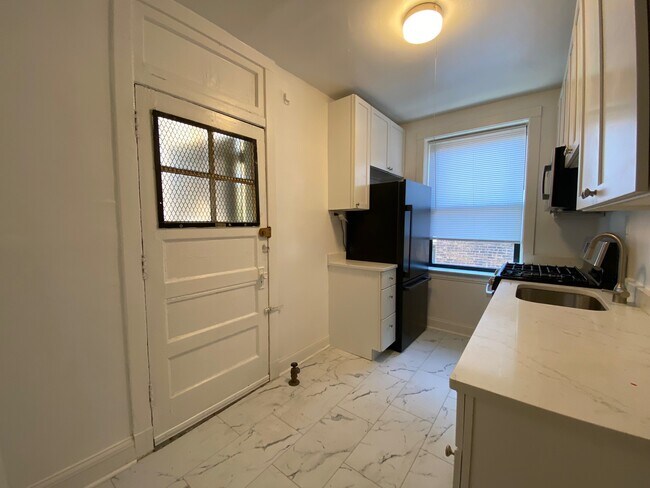 Foto del edificio - 6518 N Glenwood Ave