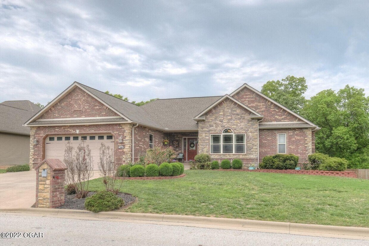 2709 Summit Dr, Joplin, MO 64804 Condo for Rent in Joplin, MO