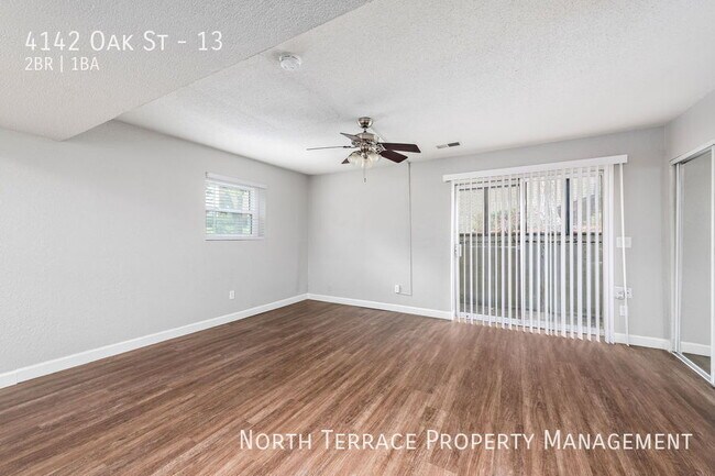 Foto del edificio - Spacious 2 Bedroom with Balcony 1 Block fr...
