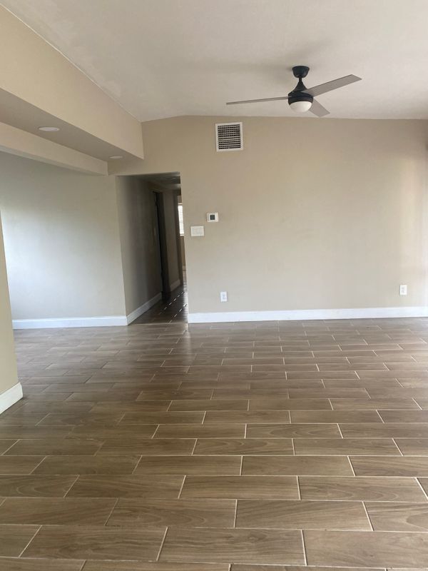 Foto del edificio - 2827 Riddle Dr