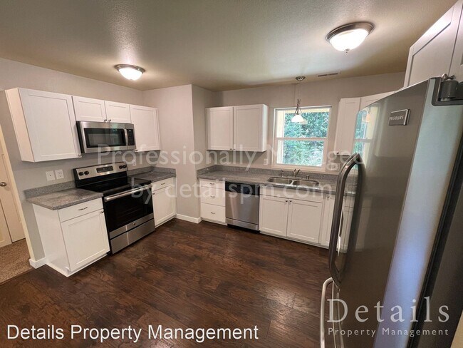 Foto del edificio - 3 br, 2.5 bath House - 2382 Martin Ave E