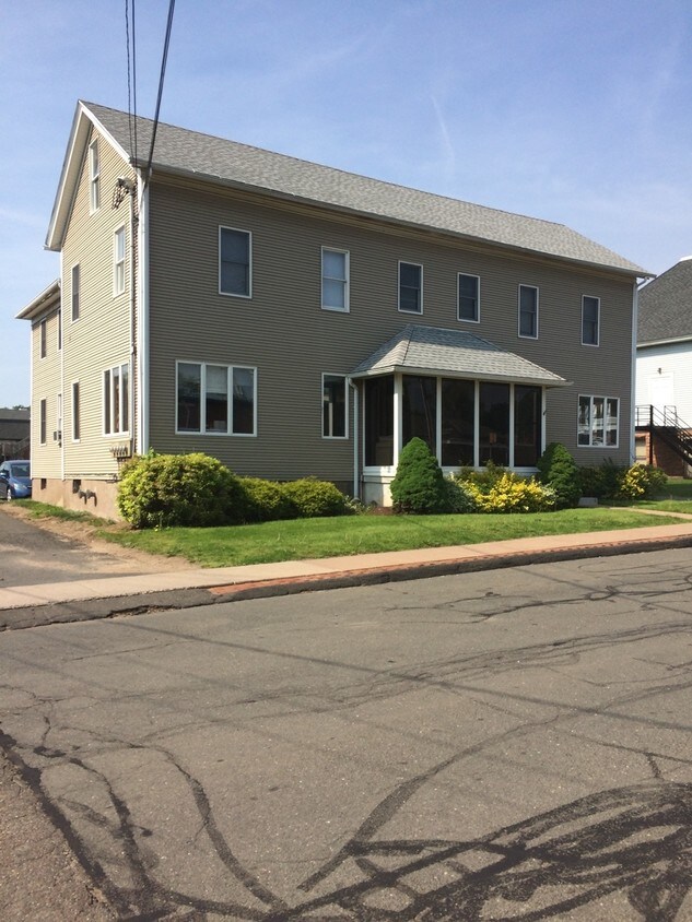 10 Union St, Windsor, CT 06095 Apartments in Windsor, CT