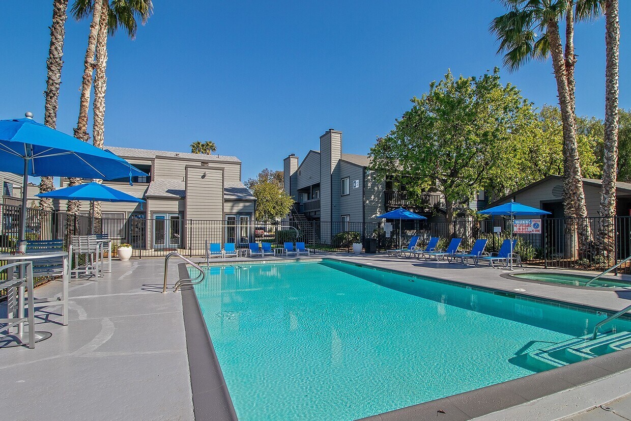 evRIA Diamond Valley Apartments in Hemet, CA