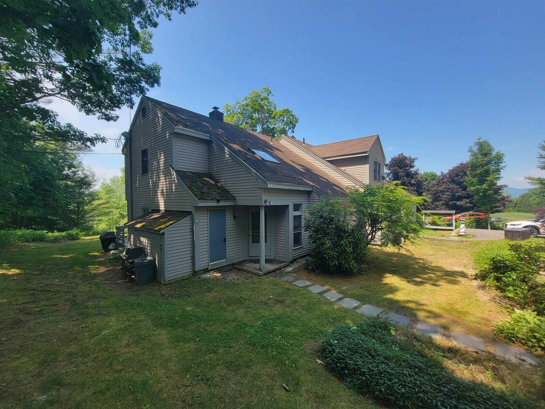 3 Troon Ter Unit 21, Holderness, NH 03245 Condo for Rent in