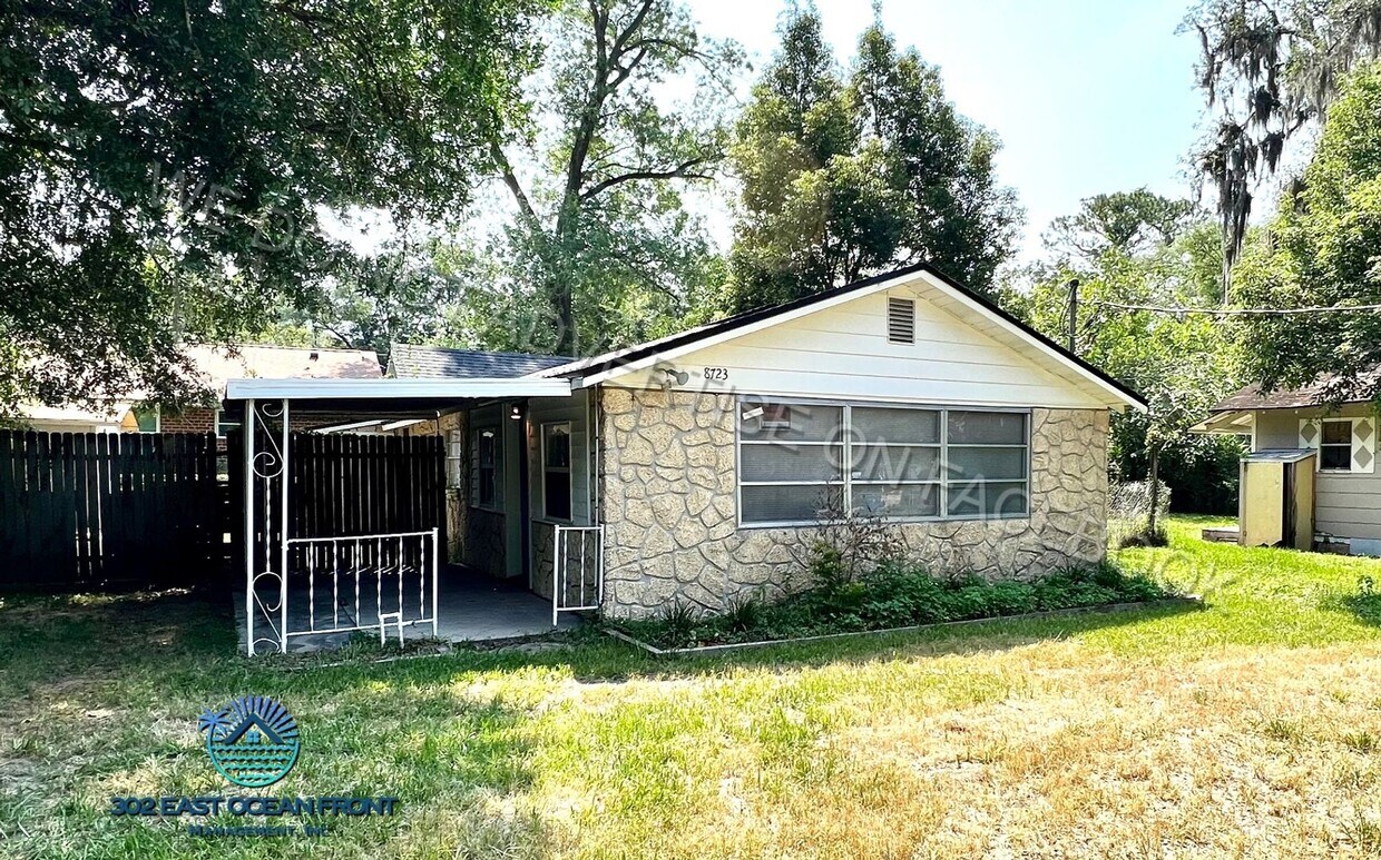 Foto principal - Adorable 3 bedroom / 1 bathroom home now a...
