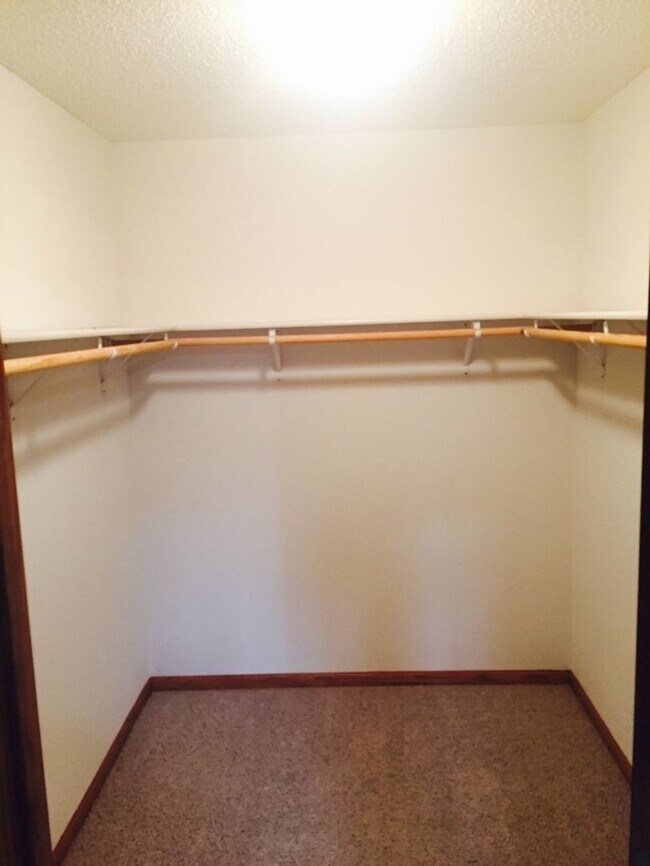 Foto del edificio - Spacious 2 Bedroom Town Home for Rent, Qui...