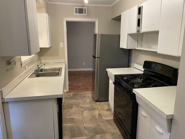 Foto del edificio - Spacious 4-Bedroom Home Just Minutes from the University of Memphis!