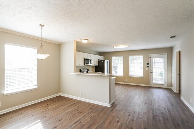 Foto del edificio - 5125 Hickory Grove Dr