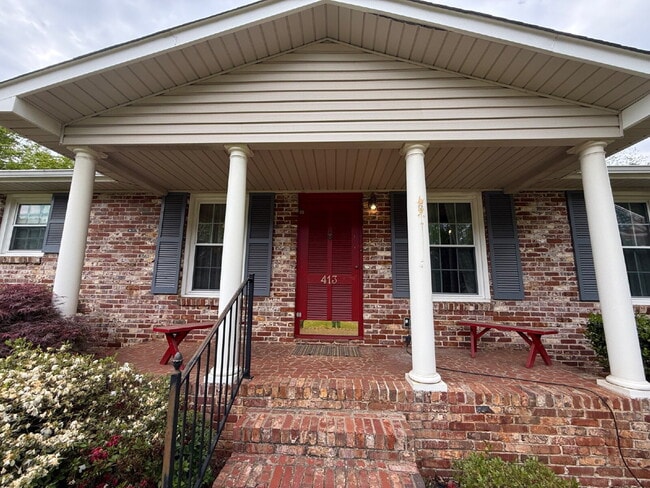Foto del edificio - Modern Comforts with Granite & Hardwood Finishes!" 3 Bedroom 2 bath home.