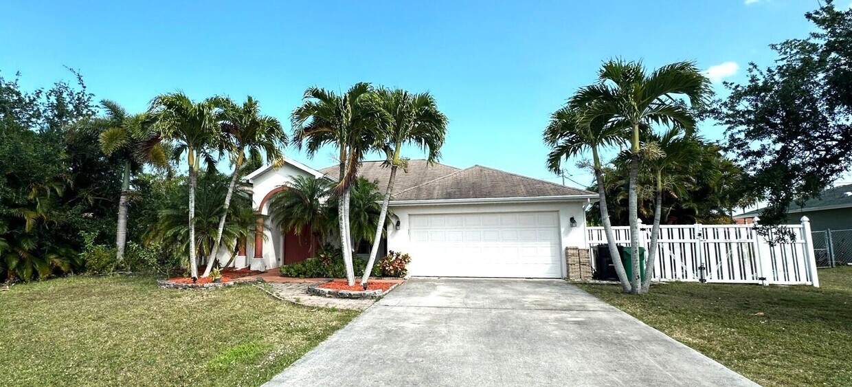 Foto principal - 2341 SE Charleston Dr
