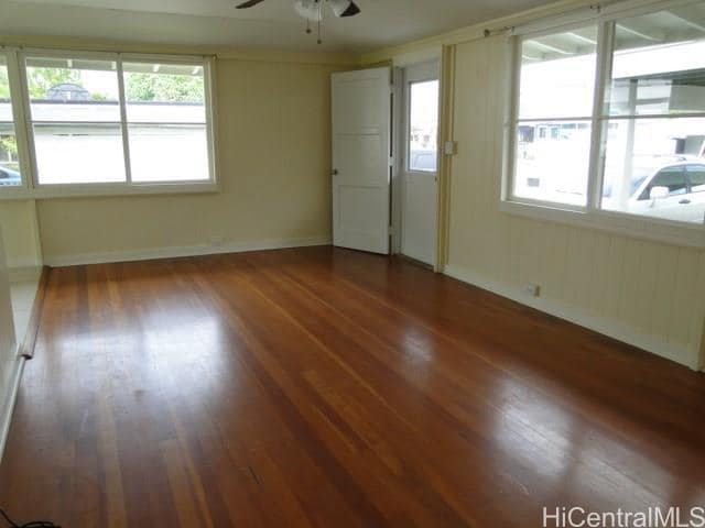 Primary Photo - 434 Manono St