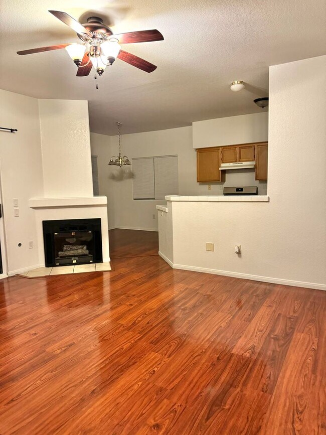 Building Photo - 1050 E Cactus Ave