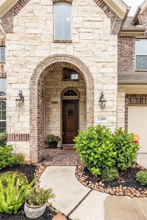 Building Photo - 23499 Millbrook Dr