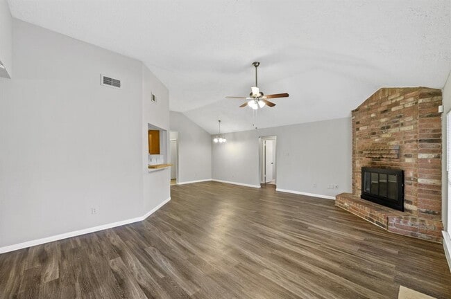 Building Photo - 836 Oakridge Dr