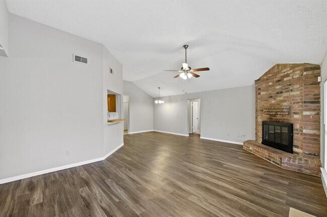 Foto del edificio - 836 Oakridge Dr