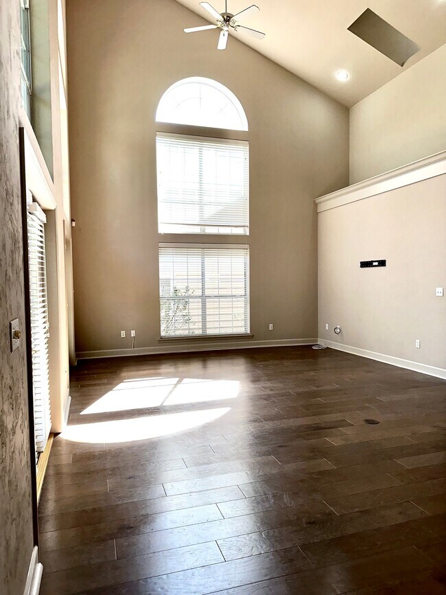 Foto del edificio - 10947 Palmetto Blvd