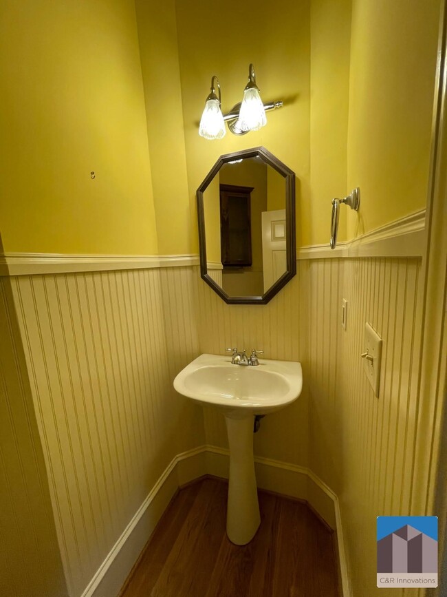 Foto del edificio - 1377 Greencrest Ct