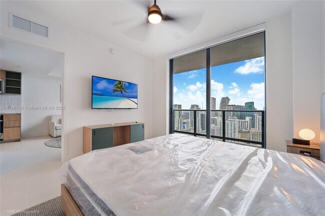 Foto del edificio - 601 NE 1st Ave