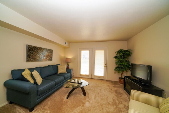 Building Photo - Dupont Lakes Apartments