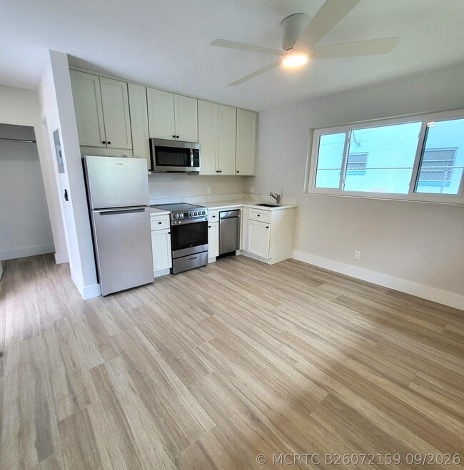 Building Photo - 809 NW 30th Ct