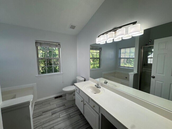 Foto del edificio - 1925 Heatherton Rd