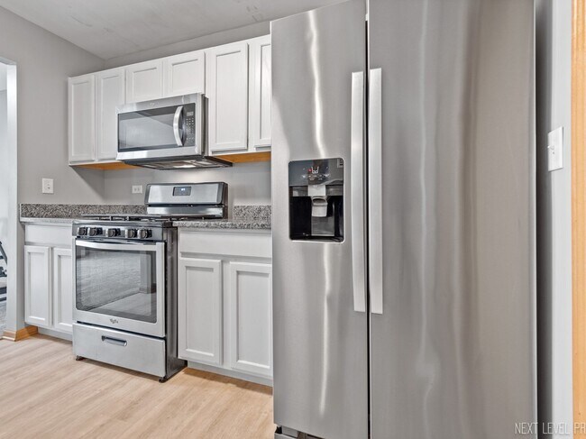 Foto del edificio - 2361 Stoughton Cir