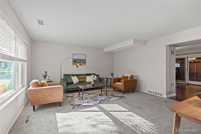 Foto del edificio - 9149 Mansfield Ave