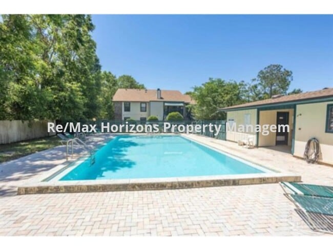 Building Photo - Wonderful totally remodeled condo with **P...