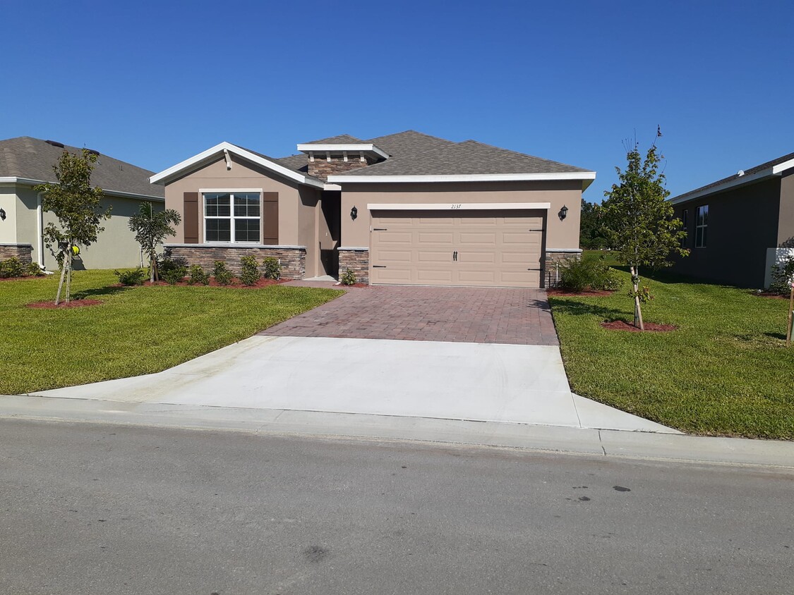 Foto principal - 2137 Crowned Eagle Cir SW