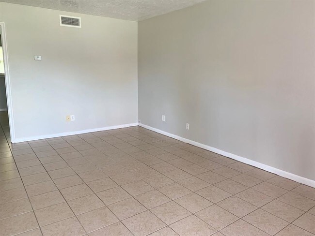Building Photo - 3440 Lantern Ln