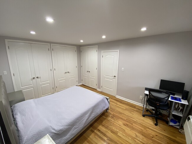 Foto del edificio - 6615 Thornton Pl