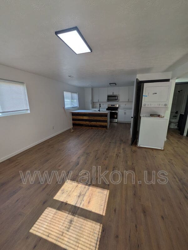 Building Photo - 949 Perry Hwy