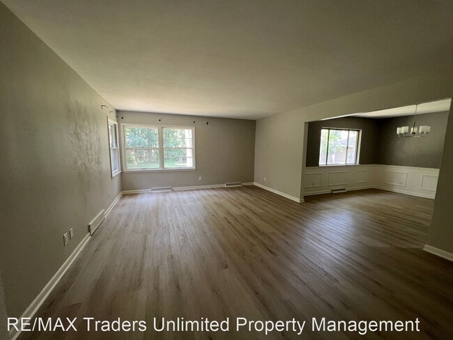 Building Photo - 4 br, 2.5 bath House - 9019 N Locust Ln