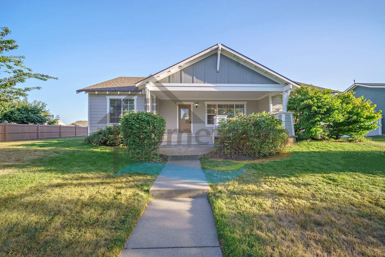 Primary Photo - 3 Bedroom 2 Bathroom Home with Attached 2 ...