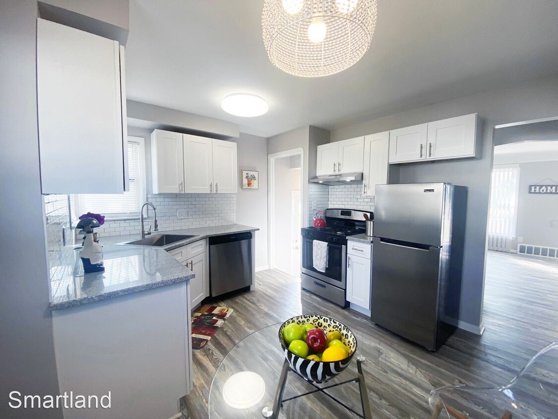 Primary Photo - 3 br, 1 bath House - 14011 Broadway Avenue