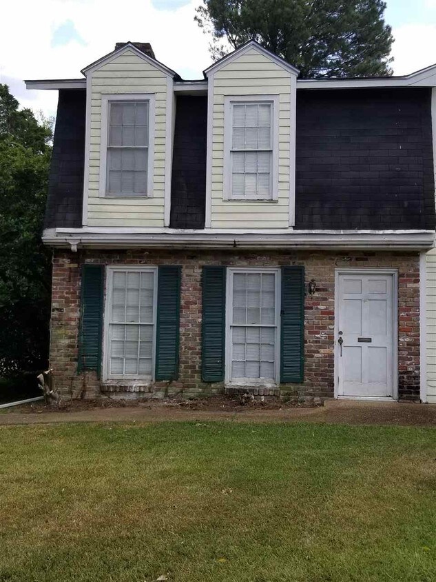 Primary Photo - 1105 Woodfield Dr
