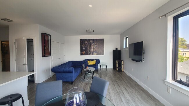 Foto del edificio - 5711 Washington St