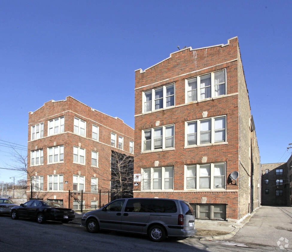 Wolcott Apartments - 812 E 46th St