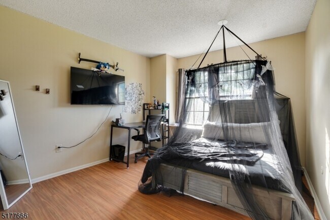 Foto del edificio - 313 English Pl