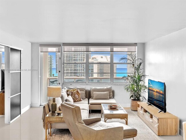 Foto del edificio - 6770 Indian Creek Drive Unit 15P