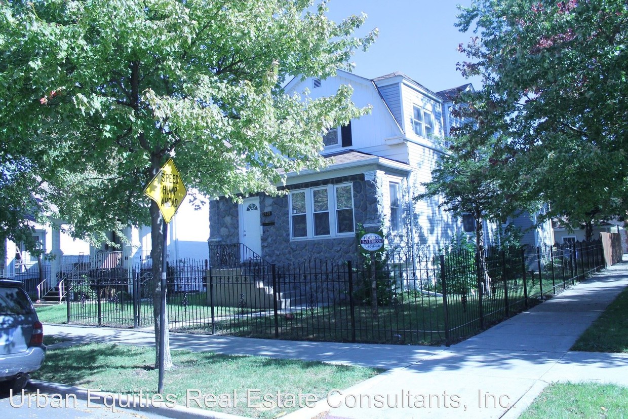 Primary Photo - 2101 N Leclaire Ave