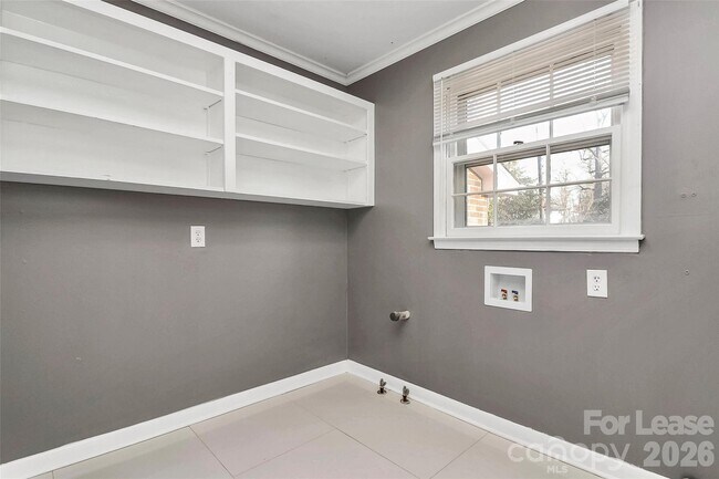 Foto del edificio - 8101 Kerrybrook Cir