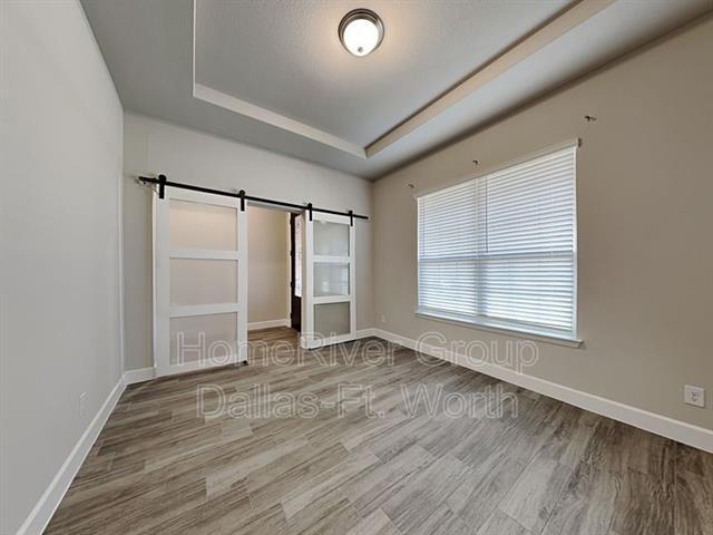 Building Photo - 1002 Pitch Pine St