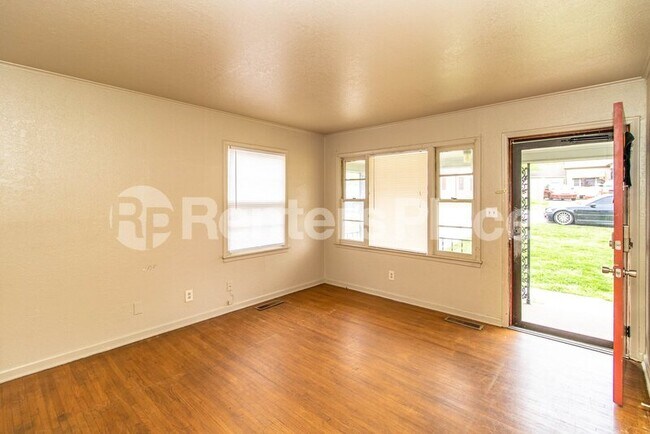 Building Photo - 4548 S 32nd W Ave