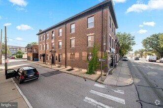 Building Photo - 834 W Lancaster Ave