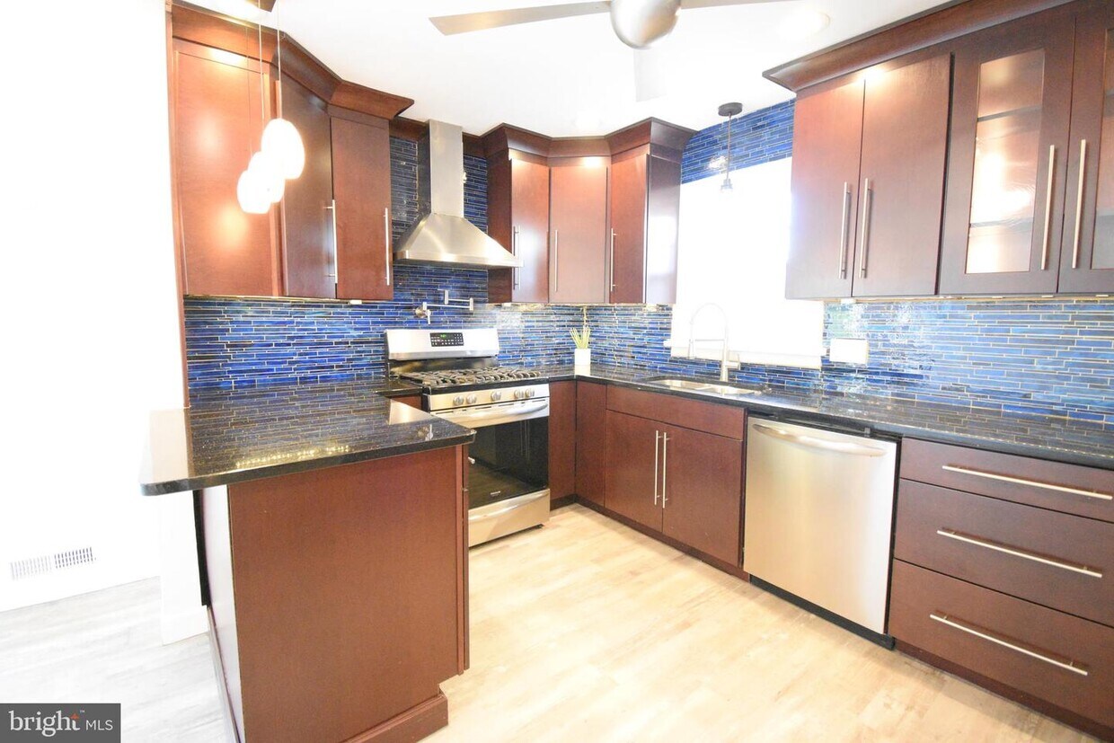 Primary Photo - 408 Franklin Ave