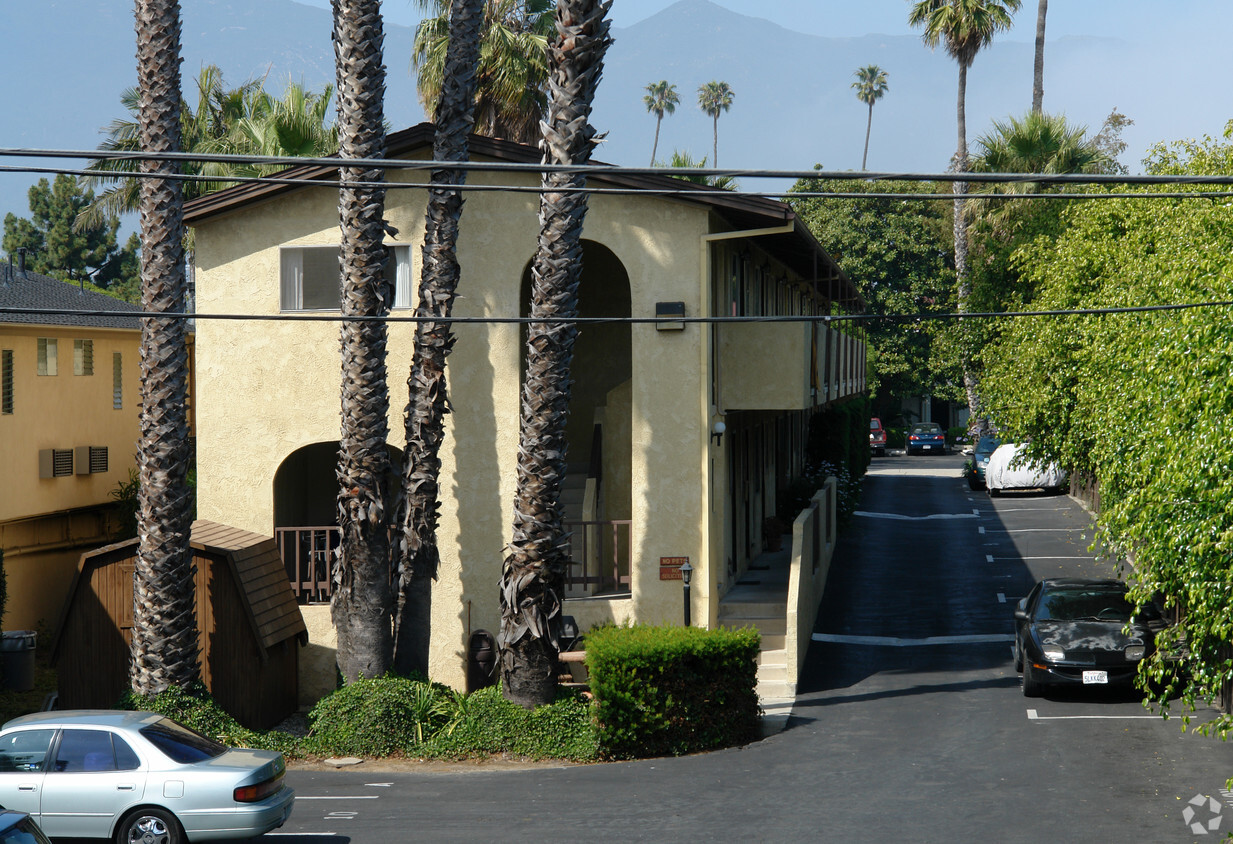 Building Photo - Castillo Apartments