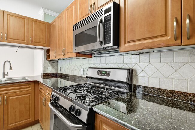 Foto del edificio - 12120 Garden Ridge Ln